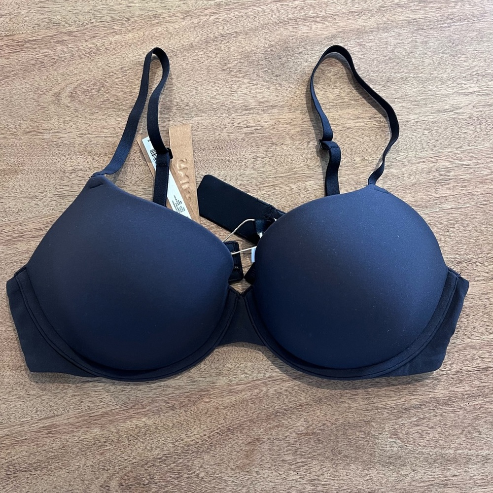 SKIMS Fits Everybody T-Shirt Bra in Onyx - Picture 3 of 6